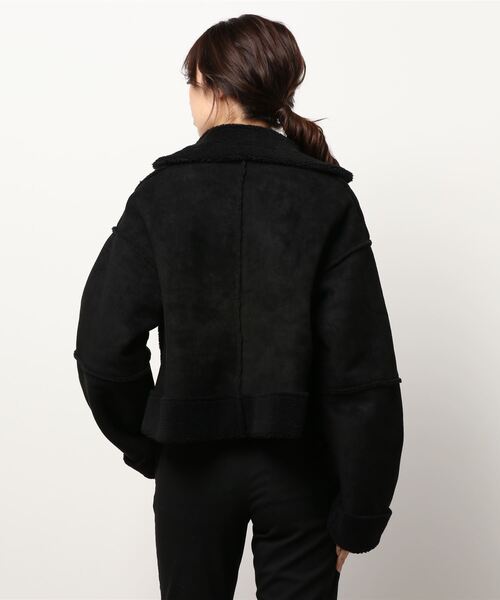 ANDGEEBEE（アンジービー）の「フェイクムートンショートジャケット（ムートンコート・レディース・ブラック/アイボリー・MEDIUM）」の8枚目の写真