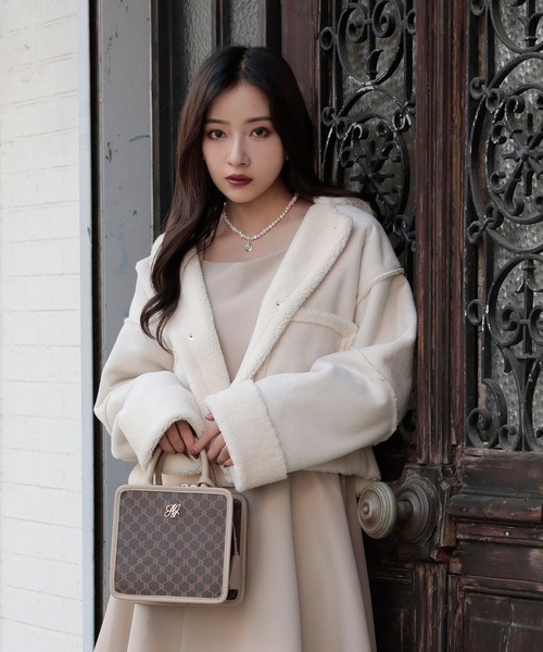 ANDGEEBEE（アンジービー）の「フェイクムートンショートジャケット（ムートンコート・レディース・ブラック/アイボリー・MEDIUM）」の13枚目の写真