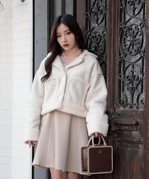 ANDGEEBEE（アンジービー）の「フェイクムートンショートジャケット（ムートンコート・レディース・ブラック/アイボリー・MEDIUM）」の20枚目の写真