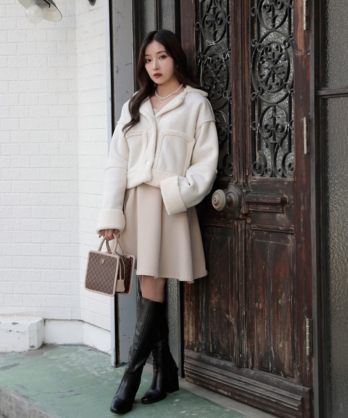 ANDGEEBEE（アンジービー）の「フェイクムートンショートジャケット（ムートンコート・レディース・ブラック/アイボリー・MEDIUM）」の11枚目の写真