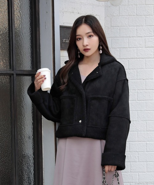 ANDGEEBEE（アンジービー）の「フェイクムートンショートジャケット（ムートンコート・レディース・ブラック/アイボリー・MEDIUM）」の21枚目の写真