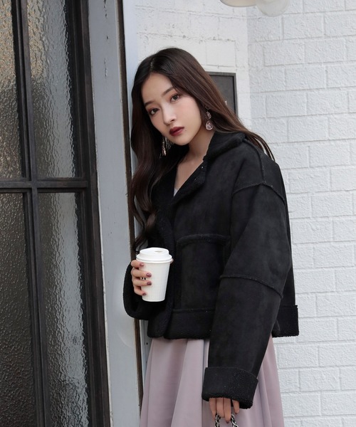 ANDGEEBEE（アンジービー）の「フェイクムートンショートジャケット（ムートンコート・レディース・ブラック/アイボリー・MEDIUM）」の7枚目の写真