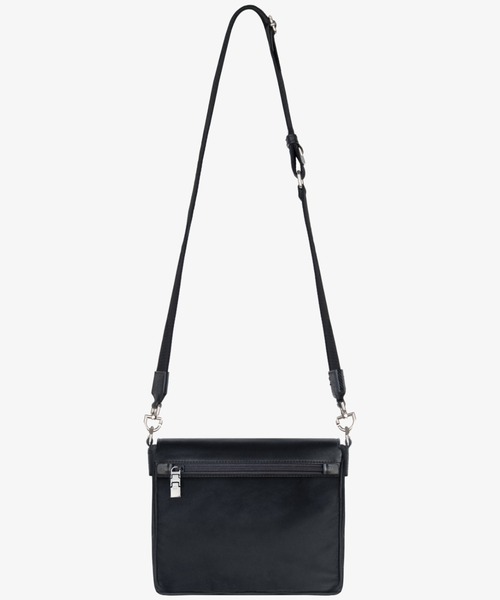 GIVENCHY（ジバンシイ）の「4G ライトブラックナイロン　メッセンジャーバッグ（ボディバッグ/ウエストポーチ・メンズ・ブラック・ONE SIZE）」の4枚目の写真