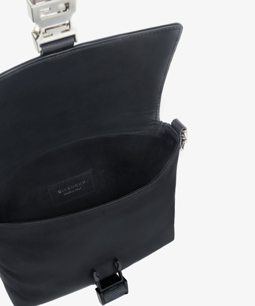 GIVENCHY（ジバンシイ）の「4G ライトブラックナイロン　メッセンジャーバッグ（ボディバッグ/ウエストポーチ・メンズ・ブラック・ONE SIZE）」の3枚目の写真