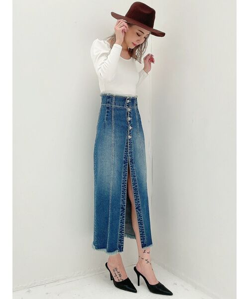 GYDA（ジェイダ）の「フロントスリットデニムロングスカートライクショーパン（デニムスカート・レディース・ライトブルー/ブルー・SMALL/MEDIUM）」の3枚目の写真