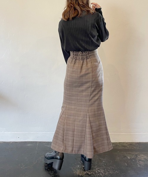 OLIVE des OLIVE（オリーブデオリーブ）の「メロウハイネックプルオーバー（Tシャツ/カットソー・レディース・ブラック/オフホワイト/ブルー/スミクロ・FREE）」の20枚目の写真