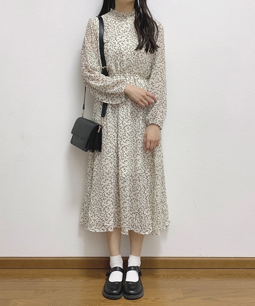 Cham.（チャム）の「花柄ワンピース（ワンピース・レディース・ベージュ・FREE）」の4枚目の写真