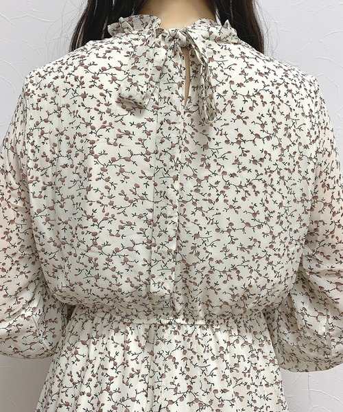 Cham.（チャム）の「花柄ワンピース（ワンピース・レディース・ベージュ・FREE）」の5枚目の写真