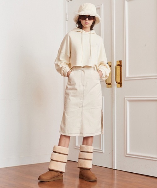 13MONTH（サーティーンマンス）の「【13month 】ロゴワッペン　クロップフーディ（パーカー・レディース・アイボリー/ネイビー・MEDIUM/LARGE）」の14枚目の写真