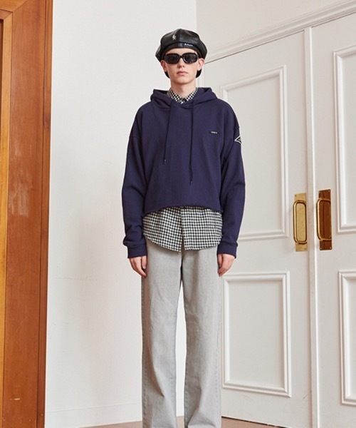 13MONTH（サーティーンマンス）の「【13month 】ロゴワッペン　クロップフーディ（パーカー・レディース・アイボリー/ネイビー・MEDIUM/LARGE）」の13枚目の写真