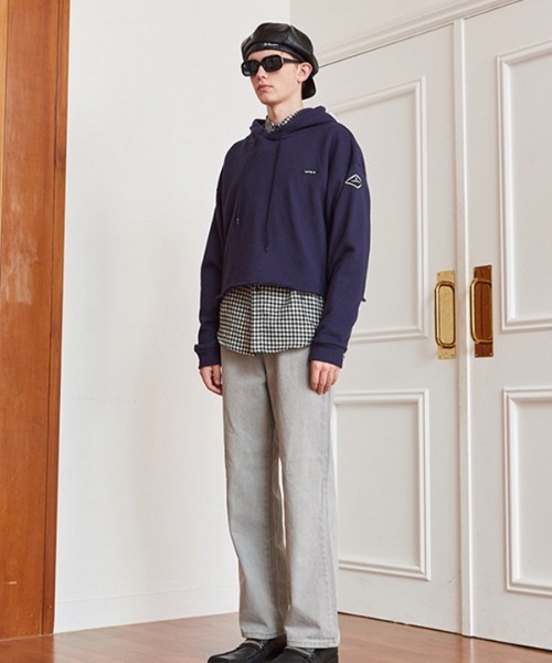 13MONTH（サーティーンマンス）の「【13month 】ロゴワッペン　クロップフーディ（パーカー・レディース・アイボリー/ネイビー・MEDIUM/LARGE）」の16枚目の写真