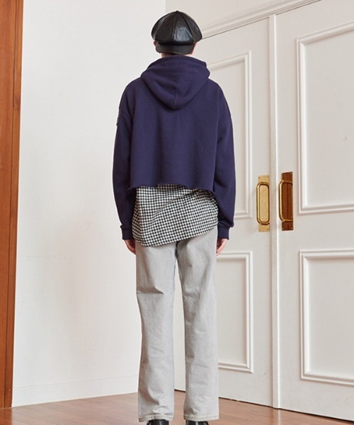 13MONTH（サーティーンマンス）の「【13month 】ロゴワッペン　クロップフーディ（パーカー・レディース・アイボリー/ネイビー・MEDIUM/LARGE）」の22枚目の写真