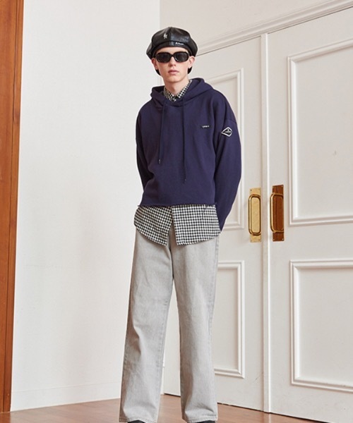 13MONTH（サーティーンマンス）の「【13month 】ロゴワッペン　クロップフーディ（パーカー・レディース・アイボリー/ネイビー・MEDIUM/LARGE）」の19枚目の写真