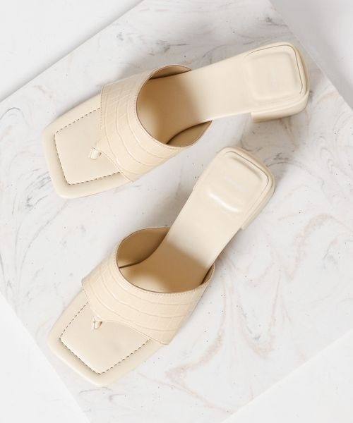 あページ JEANASIS（ジーナシス）の「スクエアトングサンダル/268691