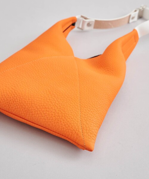 CITY TOKYO（シティトウキョウ）の「W TRIANGLE TOTE S（トートバッグ・レディース・ブラック/グリーン/オレンジ/ホワイト・FREE）」の11枚目の写真