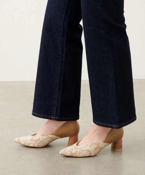 LE TALON（ルタロン）の「5.5cmシリンダーヒールパンプス（パンプス・レディース・アイボリー/ブラック×ブラック/キャメル・22.5cm/23cm/24cm/23.5cm/24.5cm/25cm/22cm）」の17枚目の写真