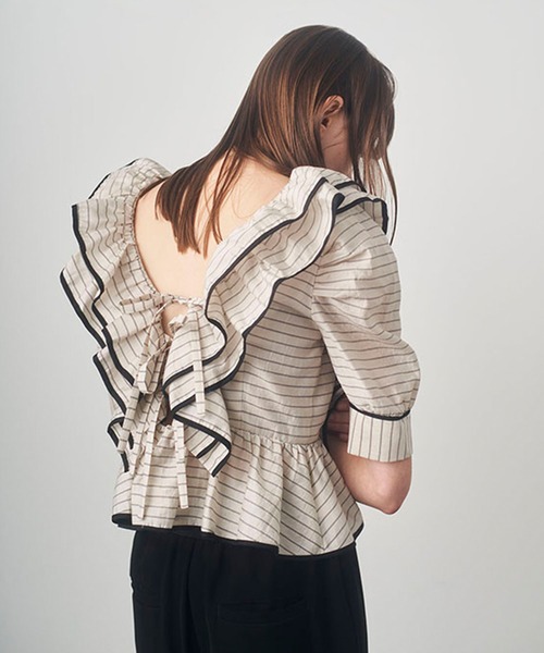 美品】MECRE メクル - 耐難い ストライプフリルブラウス, グレージュ