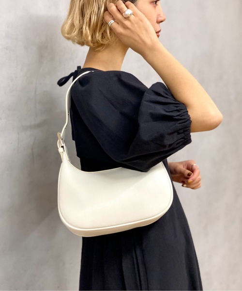 CIAOPANIC(チャオパニック)の「ワンハンドルバッグ(ショルダーバッグ・レディース・ブラック/アイボリー・FREE)」の2枚目の写真