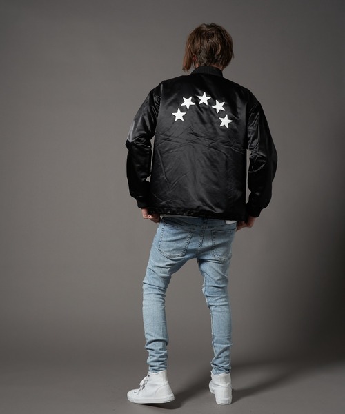 STUD MUFFIN(スタッドマフィン)の「STUD MUFFIN/スタッドマフィン/ナイロン/ファー レタードスターワッペン リブコーチジャケット(ナイロンジャケット・メンズ・ブラック・2/3/4)」の4枚目の写真