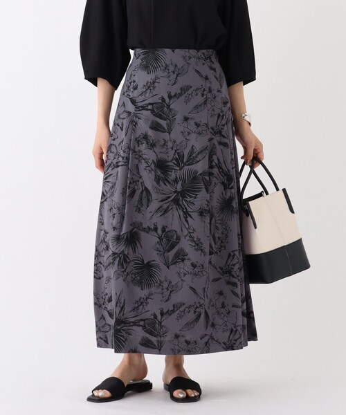 OPAQUE.CLIP（オペークドットクリップ）の「◆ボタニカルプリント フレアスカート（スカート・レディース・チャコール/ベージュ系その他3・40/38/36）」の2枚目の写真