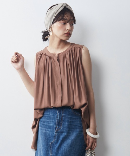 CHIC STYLE(シックスタイル)の「大きいサイズ ギャザーノースリーブブラウス シックスタイル(シャツ/ブラウス・レディース・ブラウン/ブルー・L/LL/4L/3L/5L)」の5枚目の写真