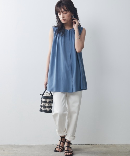 CHIC STYLE(シックスタイル)の「大きいサイズ ギャザーノースリーブブラウス シックスタイル(シャツ/ブラウス・レディース・ブラウン/ブルー・L/LL/4L/3L/5L)」の6枚目の写真