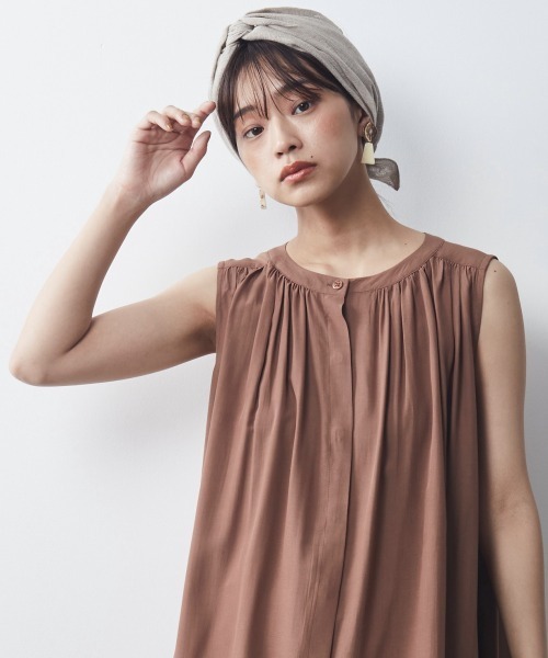 CHIC STYLE(シックスタイル)の「大きいサイズ ギャザーノースリーブブラウス シックスタイル(シャツ/ブラウス・レディース・ブラウン/ブルー・L/LL/4L/3L/5L)」の20枚目の写真