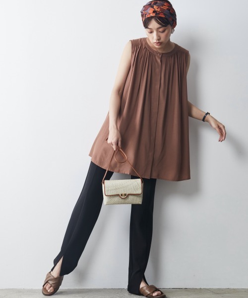 CHIC STYLE(シックスタイル)の「大きいサイズ ギャザーノースリーブブラウス シックスタイル(シャツ/ブラウス・レディース・ブラウン/ブルー・L/LL/4L/3L/5L)」の8枚目の写真