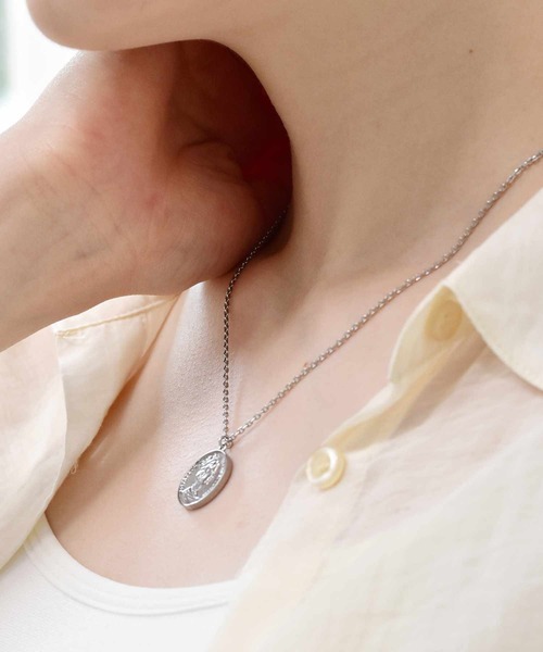 LHME（エルエイチエムイー）の「【WEB限定】”Gleam”コインネックレス/キャット/サージカルステンレス（金属アレルギー対応）【LHME / エルエイチエムイー】（ネックレス・レディース・シルバー/ゴールド・50cm）」の4枚目の写真