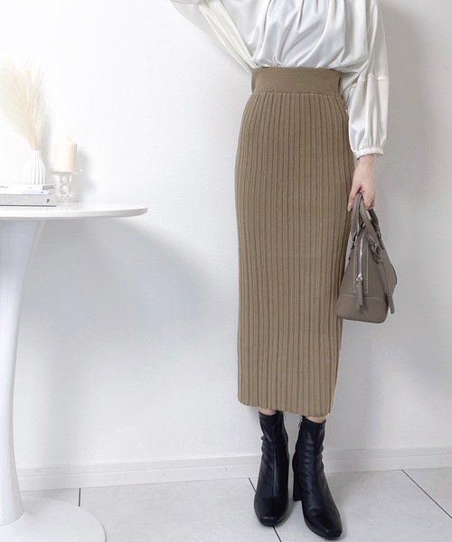 classicalelf(クラシカルエルフ)の「品良く美脚魅せ。バックスリットランダムリブニットロングスカート(スカート・レディース・モカ/ブラック/ブルー・LARGE/MEDIUM/SMALL/X-LARGE)」の2枚目の写真