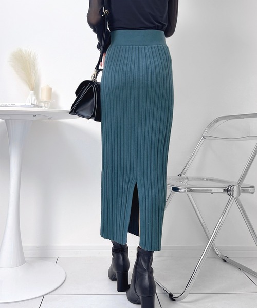 classicalelf(クラシカルエルフ)の「品良く美脚魅せ。バックスリットランダムリブニットロングスカート(スカート・レディース・モカ/ブラック/ブルー・LARGE/MEDIUM/SMALL/X-LARGE)」の4枚目の写真