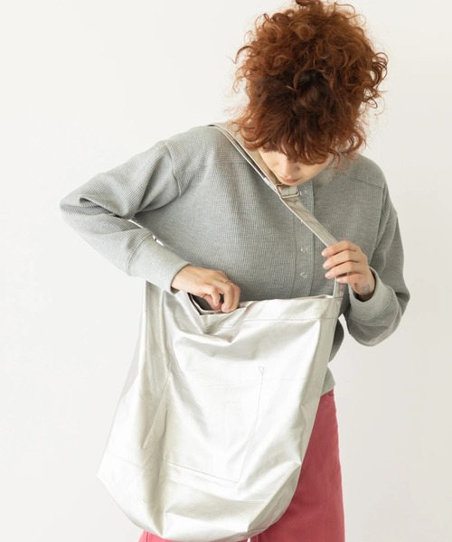 koe（コエ）の「フェイクレザーワンショルダーバッグ＊（ショルダーバッグ・レディース・ブラック/ダークグリーン/シルバー・FREE）」の3枚目の写真