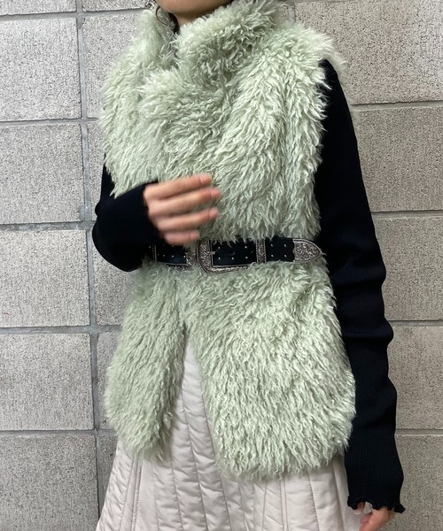 mi via loca（ミヴィアロカ）の「衿付きフェイクファーボリュームベスト（ベスト・レディース・アイボリー/ブラウン/ライトグリーン/ブルー・FREE）」の3枚目の写真