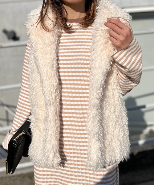 mi via loca（ミヴィアロカ）の「衿付きフェイクファーボリュームベスト（ベスト・レディース・アイボリー/ブラウン/ライトグリーン/ブルー・FREE）」の8枚目の写真