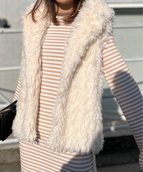 mi via loca（ミヴィアロカ）の「衿付きフェイクファーボリュームベスト（ベスト・レディース・アイボリー/ブラウン/ライトグリーン/ブルー・FREE）」の10枚目の写真