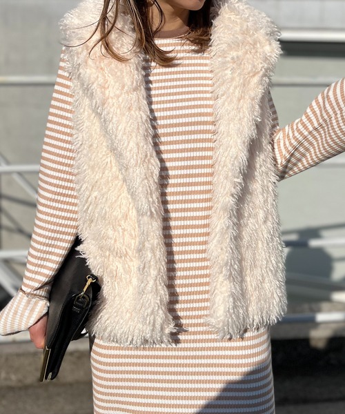 mi via loca（ミヴィアロカ）の「衿付きフェイクファーボリュームベスト（ベスト・レディース・アイボリー/ブラウン/ライトグリーン/ブルー・FREE）」の6枚目の写真