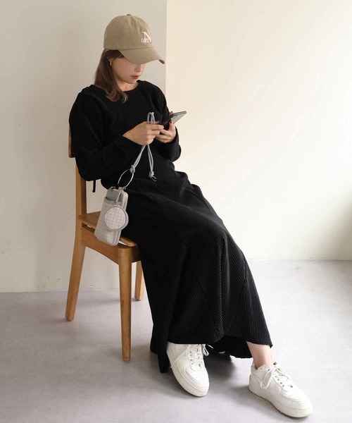 one after another NICE CLAUP(ワンアフターアナザーナイスクラップ)の「オリジナルモノグラムスマホショルダー(ショルダーバッグ・レディース・ピンク/ネイビー/アイボリー・FREE)」の6枚目の写真
