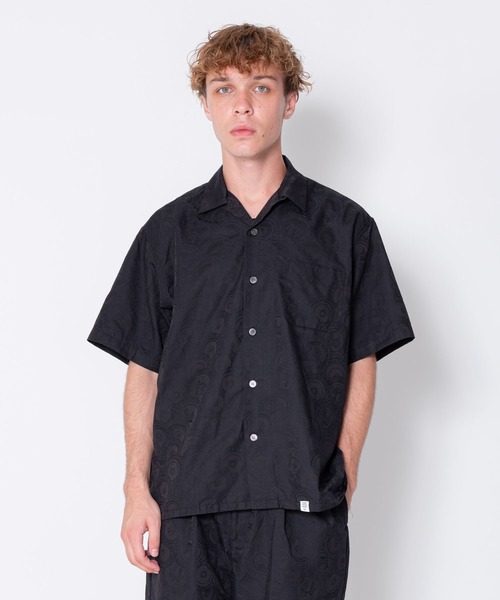 BEDWIN & THE HEARTBREAKERS(ベドウィン アンド ザ ハートブレイカーズ)の「S/S OPEN COLLAR JACQUARD SHIRT "CAMERON"(シャツ/ブラウス・メンズ・ブラック/ゴールド/グリーン・MEDIUM/LARGE/X-LARGE/XX-LARGE)」の2枚目の写真