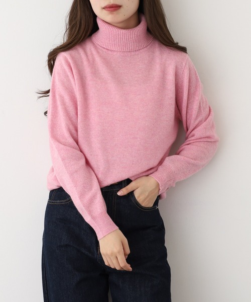 BRODIAEA(ブローディア)の「BRODIAEA 洗えるカシミヤシリーズ タートルネックニット(ニット/セーター・レディース・ボルドー/チェリーレッド/ライム/アクア/ライトピンク/コバルトブルー/サックスブルー/エメラルド/ブラック/ライラック/ラベンダー/サンドベージュ/モカ/ピンクベージュ/バイオレット/チェリーピンク/シルバーグレー/チャコールグレー/ローズ/オフホワイト・40)」の16枚目の写真