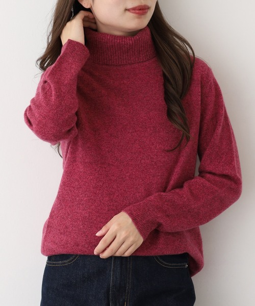BRODIAEA(ブローディア)の「BRODIAEA 洗えるカシミヤシリーズ タートルネックニット(ニット/セーター・レディース・ボルドー/チェリーレッド/ライム/アクア/ライトピンク/コバルトブルー/サックスブルー/エメラルド/ブラック/ライラック/ラベンダー/サンドベージュ/モカ/ピンクベージュ/バイオレット/チェリーピンク/シルバーグレー/チャコールグレー/ローズ/オフホワイト・40)」の17枚目の写真