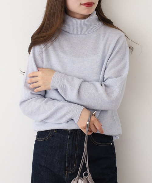 BRODIAEA(ブローディア)の「BRODIAEA 洗えるカシミヤシリーズ タートルネックニット(ニット/セーター・レディース・ボルドー/チェリーレッド/ライム/アクア/ライトピンク/コバルトブルー/サックスブルー/エメラルド/ブラック/ライラック/ラベンダー/サンドベージュ/モカ/ピンクベージュ/バイオレット/チェリーピンク/シルバーグレー/チャコールグレー/ローズ/オフホワイト・40)」の22枚目の写真