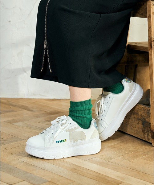 moz（モズ）の「moz(モズ)厚底ビックロゴスニーカー（スニーカー・レディース・ピンク/ブラック/ベージュ/ブルー/マルチ/ミント/グレー系その他/ベージュ系その他/ホワイト/グレイッシュベージュ/ブラック×ホワイト/ライトブルー/シルバー/モカ/インディゴブルー・M/L/LL/S）」の2枚目の写真