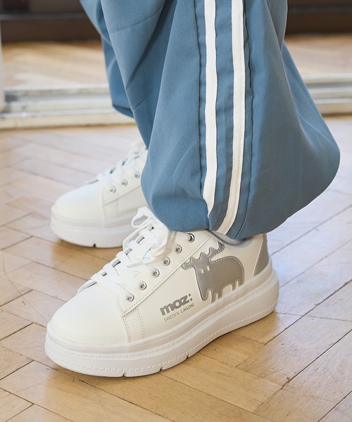 moz（モズ）の「moz(モズ)厚底ビックロゴスニーカー（スニーカー・レディース・ピンク/ブラック/ベージュ/ブルー/マルチ/ミント/グレー系その他/ベージュ系その他/ホワイト/グレイッシュベージュ/ブラック×ホワイト/ライトブルー/シルバー/モカ/インディゴブルー・M/L/LL/S）」の14枚目の写真
