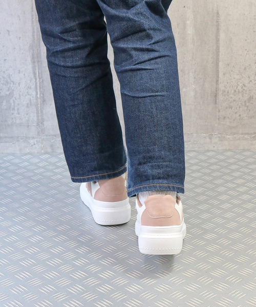 moz（モズ）の「moz(モズ)厚底ビックロゴスニーカー（スニーカー・レディース・ピンク/ブラック/ベージュ/ブルー/マルチ/ミント/グレー系その他/ベージュ系その他/ホワイト/グレイッシュベージュ/ブラック×ホワイト/ライトブルー/シルバー/モカ/インディゴブルー・M/L/LL/S）」の20枚目の写真