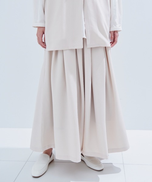 Libra Cue（リブラ キュー）の「タックボリュームロングスカート（スカート・レディース・アイボリー/ブラック・FREE）」の6枚目の写真