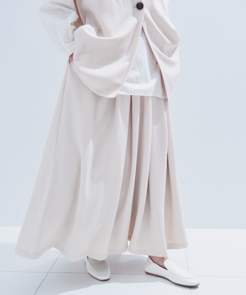 Libra Cue（リブラ キュー）の「タックボリュームロングスカート（スカート・レディース・アイボリー/ブラック・FREE）」の8枚目の写真