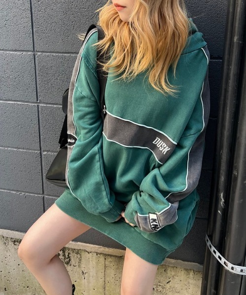 ROGER AND RAW（ロジャーアンドロウ）の「バイカラーパイピングスウェットフーディー（パーカー・レディース・ホワイト/ブラック/グリーン・MEDIUM）」の3枚目の写真