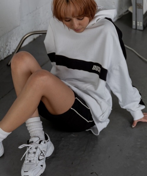 ROGER AND RAW（ロジャーアンドロウ）の「バイカラーパイピングスウェットフーディー（パーカー・レディース・ホワイト/ブラック/グリーン・MEDIUM）」の7枚目の写真