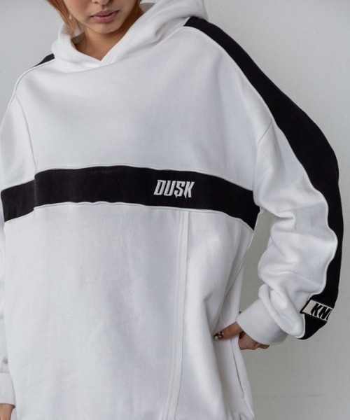 ROGER AND RAW（ロジャーアンドロウ）の「バイカラーパイピングスウェットフーディー（パーカー・レディース・ホワイト/ブラック/グリーン・MEDIUM）」の12枚目の写真