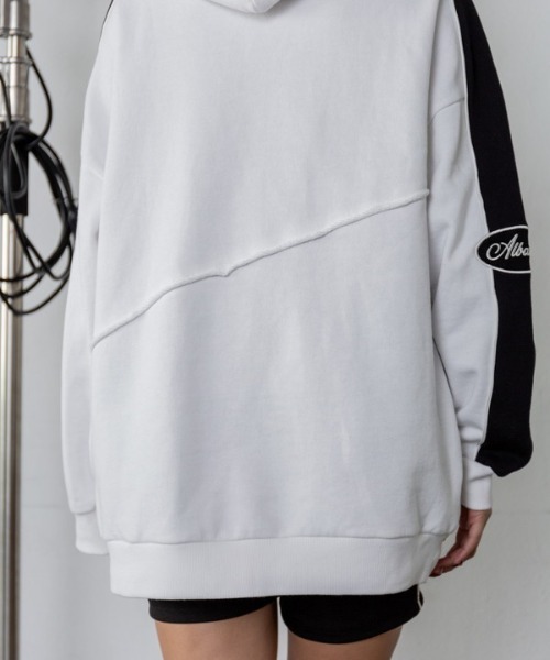 ROGER AND RAW（ロジャーアンドロウ）の「バイカラーパイピングスウェットフーディー（パーカー・レディース・ホワイト/ブラック/グリーン・MEDIUM）」の10枚目の写真